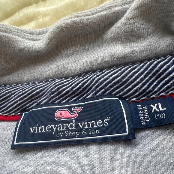 Vineyard Vines Pullover size XL kids or 18 boys or size M adult - Picture 7 of 7